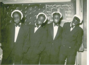 Skolfest 1954, ser ut som Delta Rytm Boys är på besök i Gammsetskolan.
