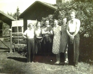 fr.vä: Tror att det är Greta Sjöberg, sedan hennes syster Elin (Ward), Erik Wallner, Elva Svedberg (Wallner), Karin Wallner (Lööf), Göte Lööf.
